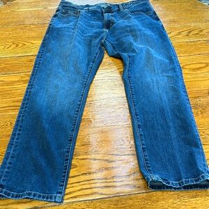 Amazon Essentials men’s denim jeans.  Size 35x28.  Great condition.